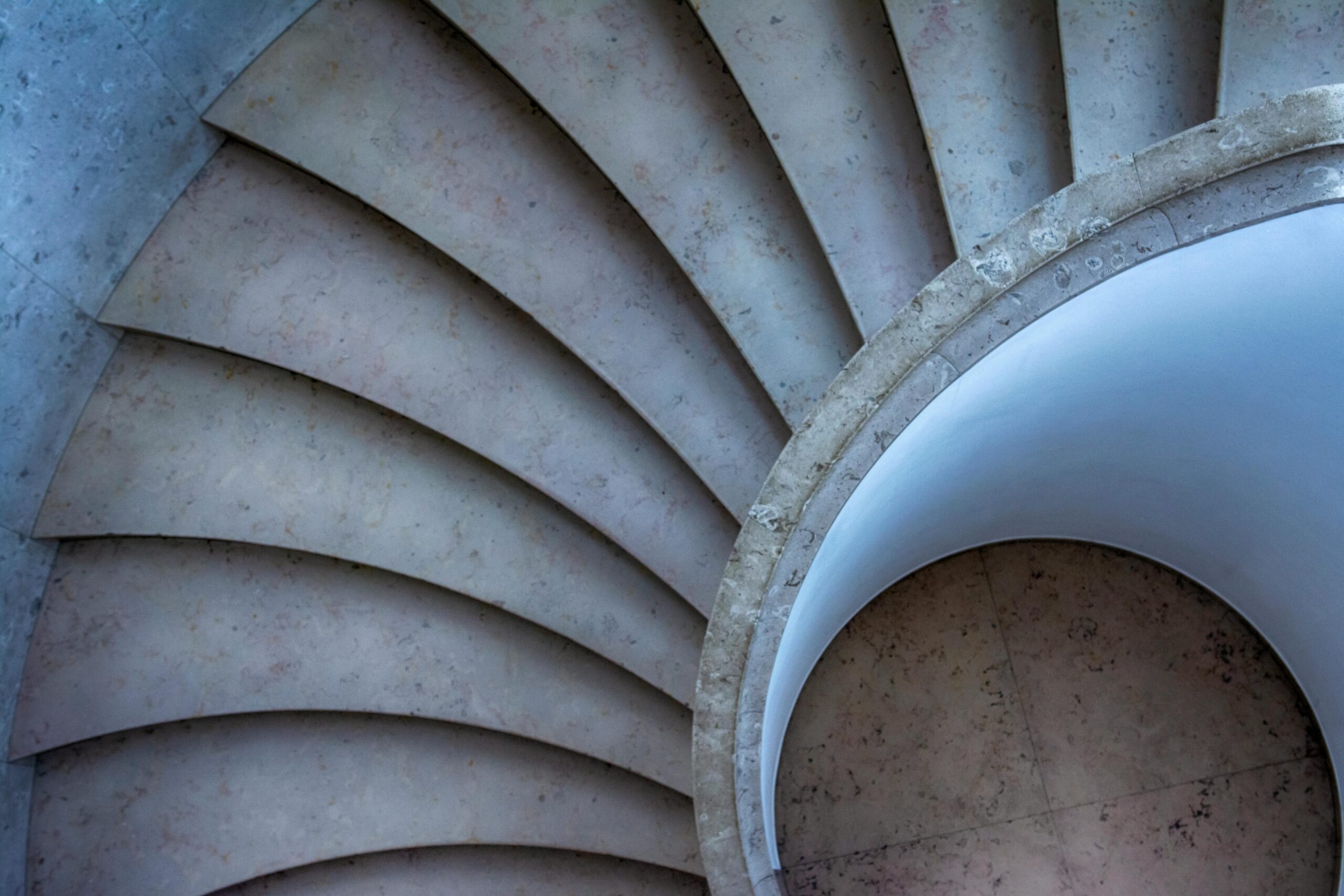 How Power Shifts Across Interview Rounds